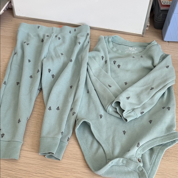 Carter's Other - Carter's Light Green Baby Outfit